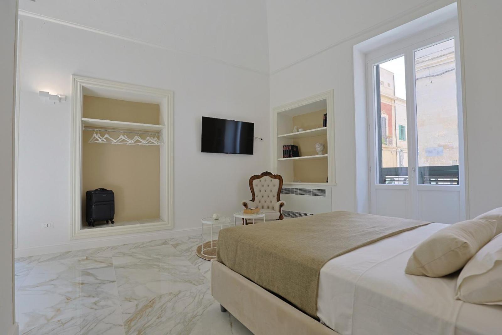 Palazzo Cavour Bed and Breakfast Lecce Exteriör bild