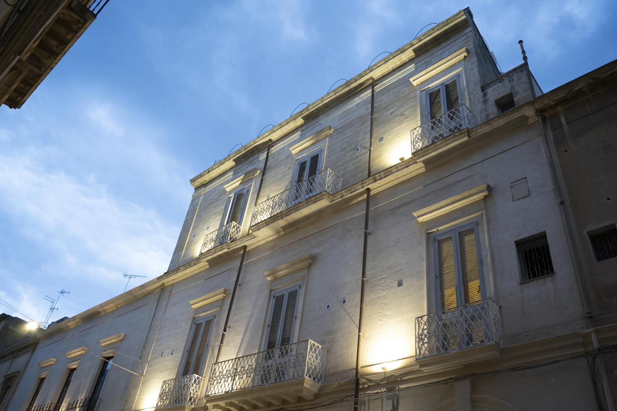 Palazzo Cavour Bed and Breakfast Lecce Exteriör bild